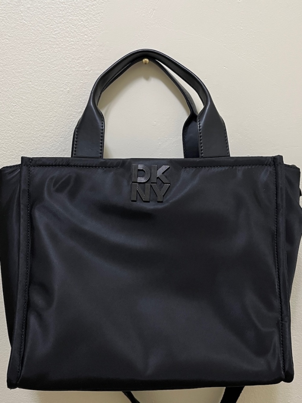 DKNY NYLON BLACK LOGO HARDWARE MEDIUM SIZE TOTE / CROSSBODY BAG NEW